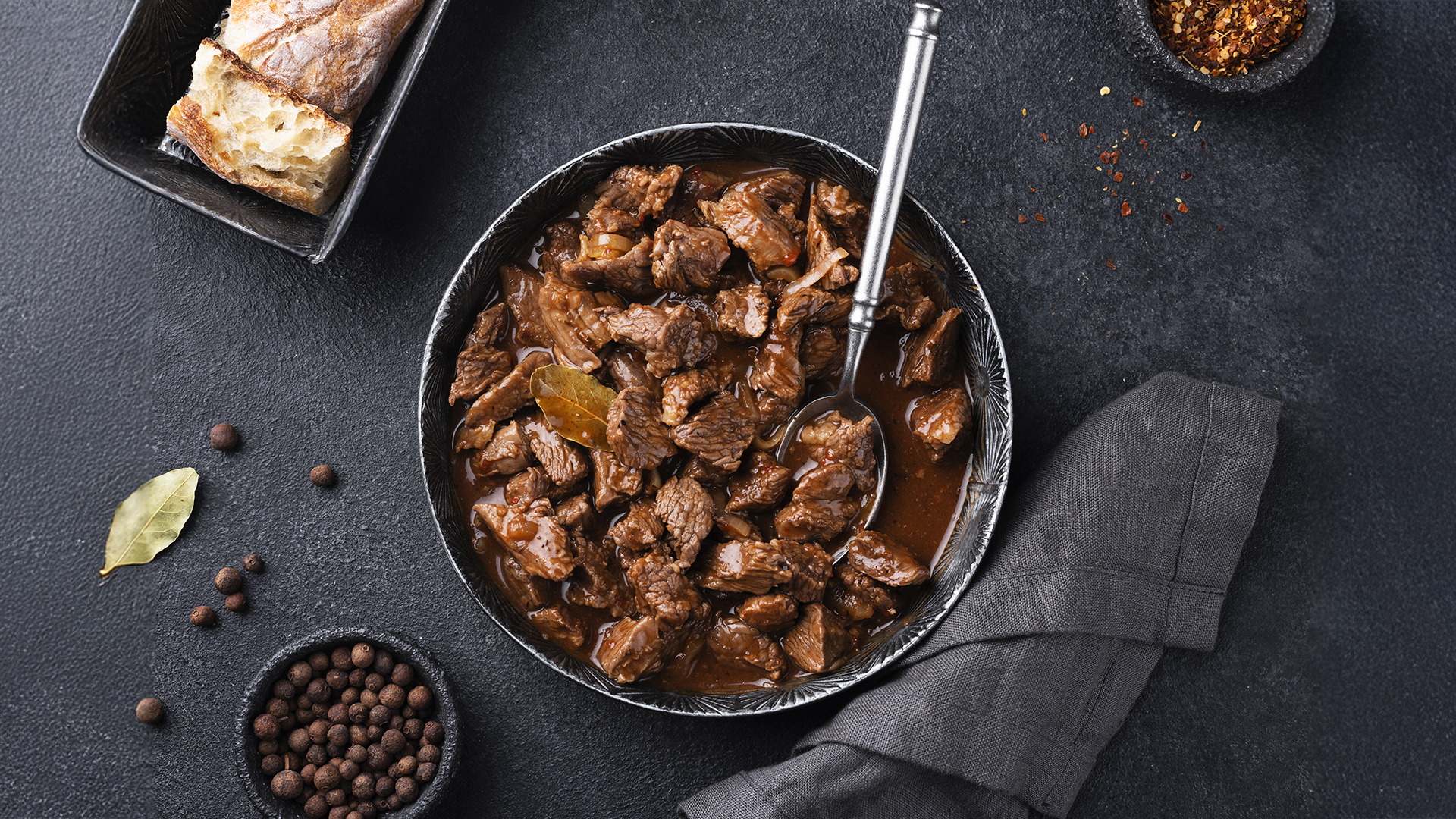Un bel piatto di zuppa di gulasch
