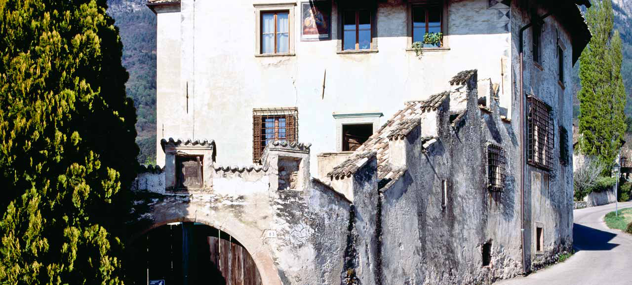 Ingresso storico nel centro di Appiano