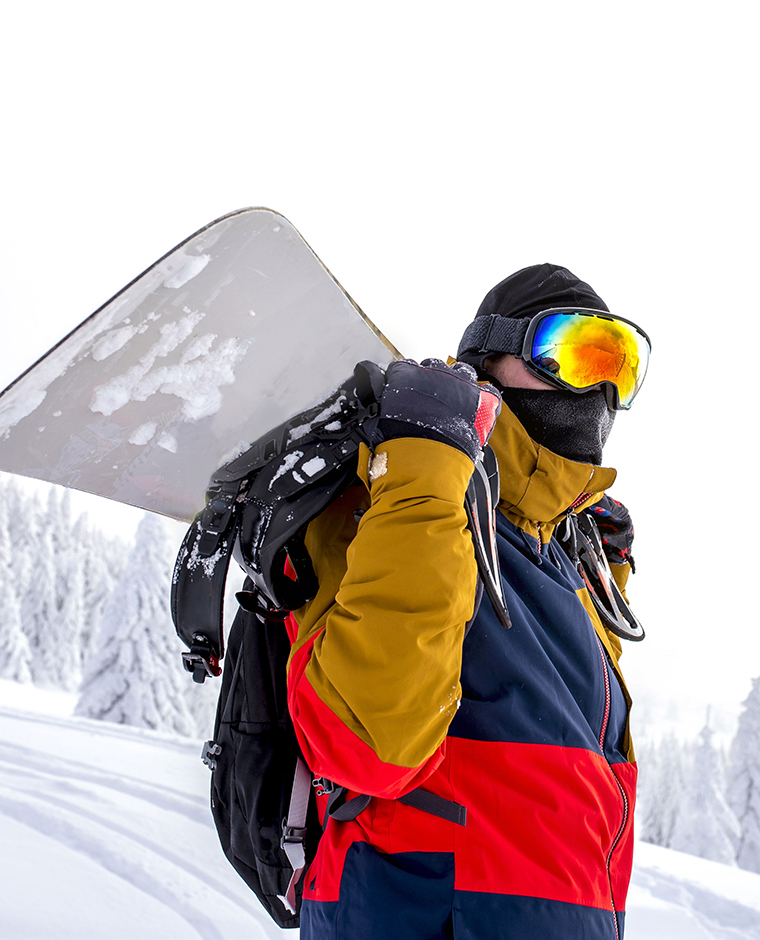 Plan in inverno con neve e piste da sci in Val Passiria