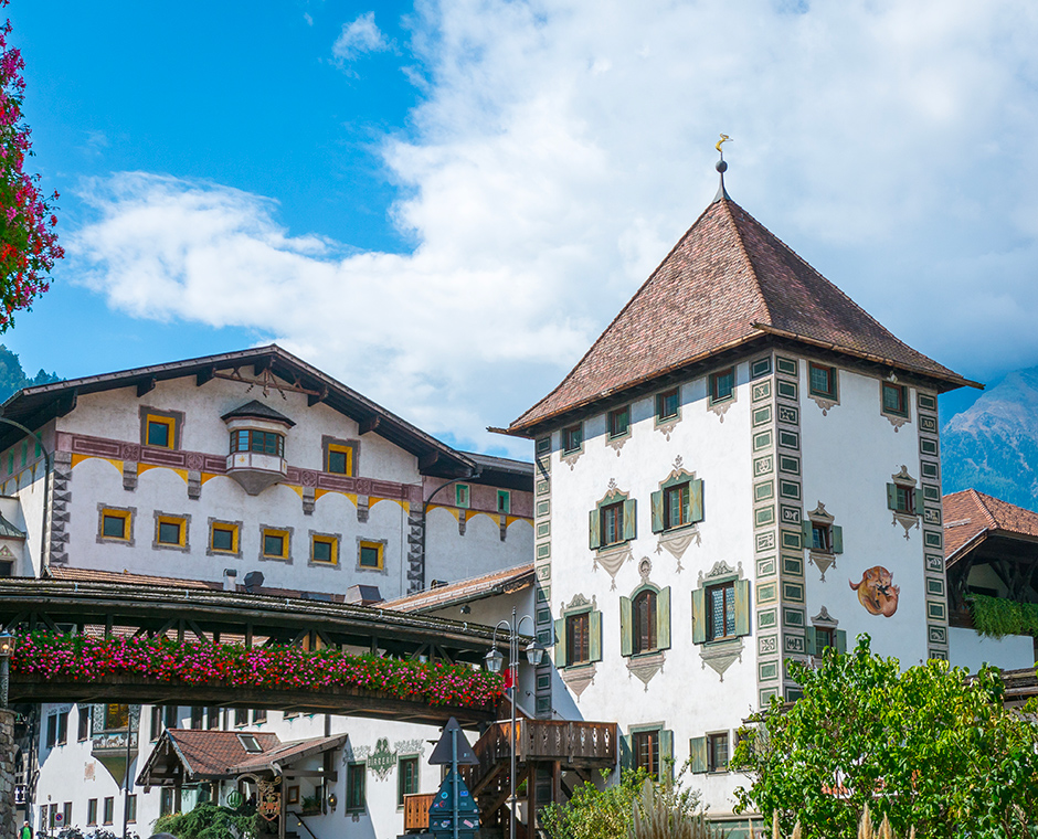 Il birrificio Forst, fondato nel 1857, è conosciuto come uno dei più grandi birrifici di tutta Italia e si trova nella foresta (parte di Lagundo) in Alto Adige.